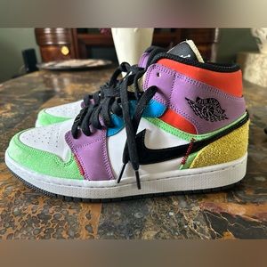 Women’s air Jordan 1 mid se “lightbulb”